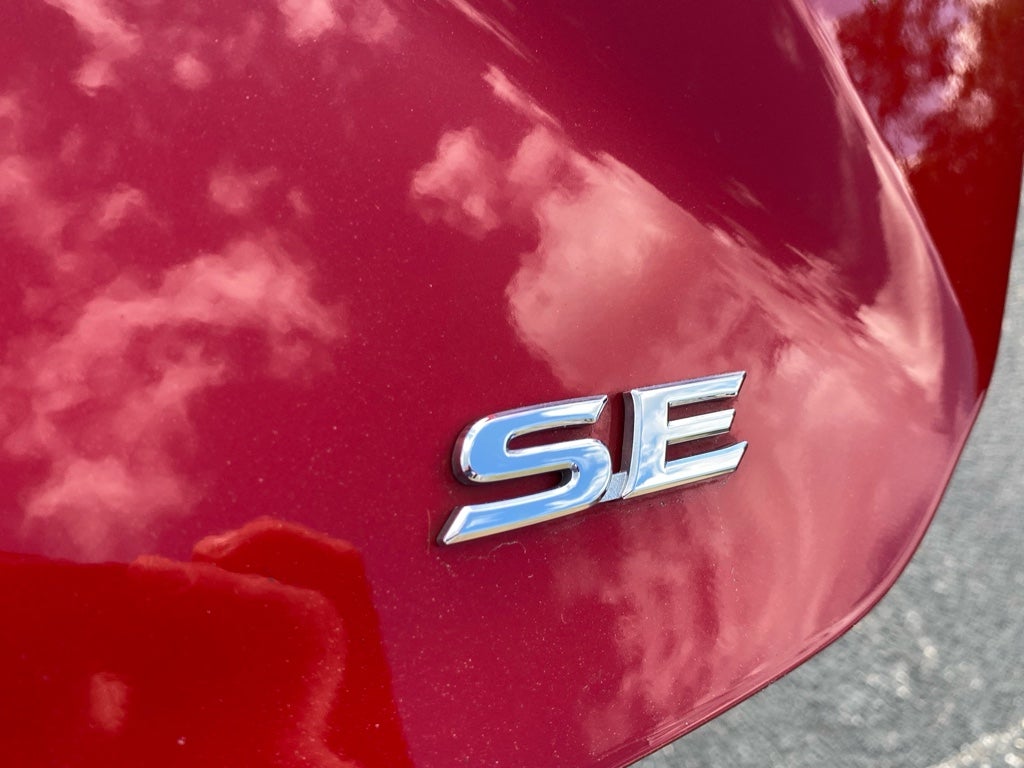 2025 Toyota Camry Hybrid SE