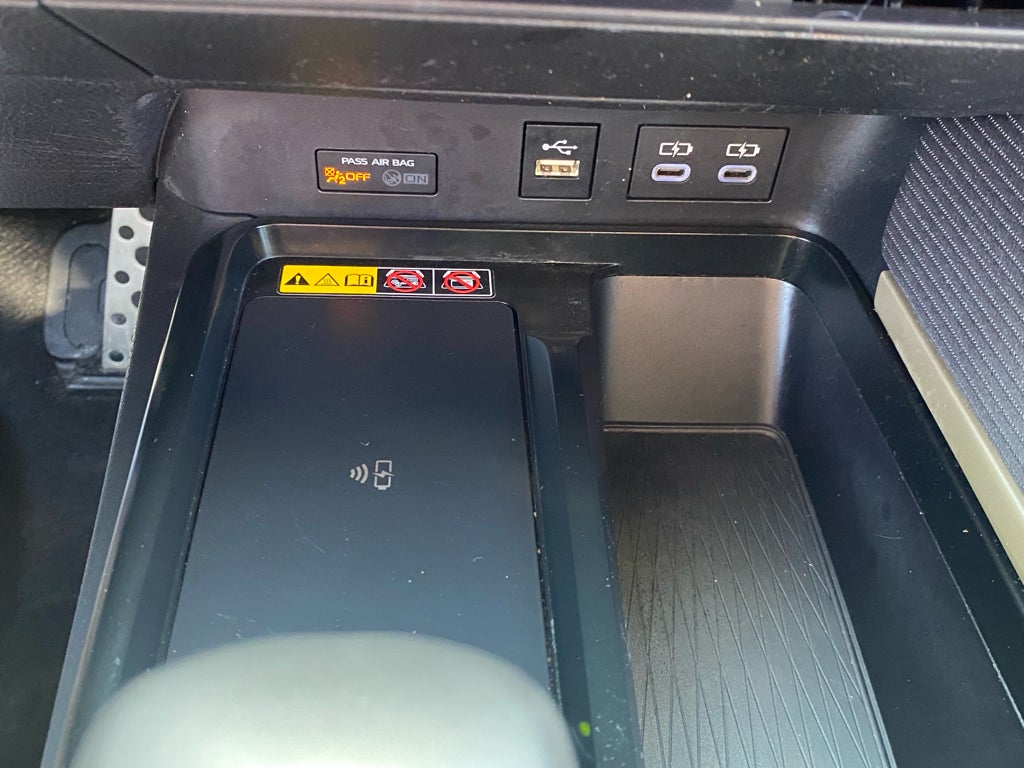 2025 Toyota Camry Hybrid SE