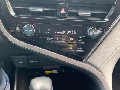 2022 Toyota Camry Hybrid XLE