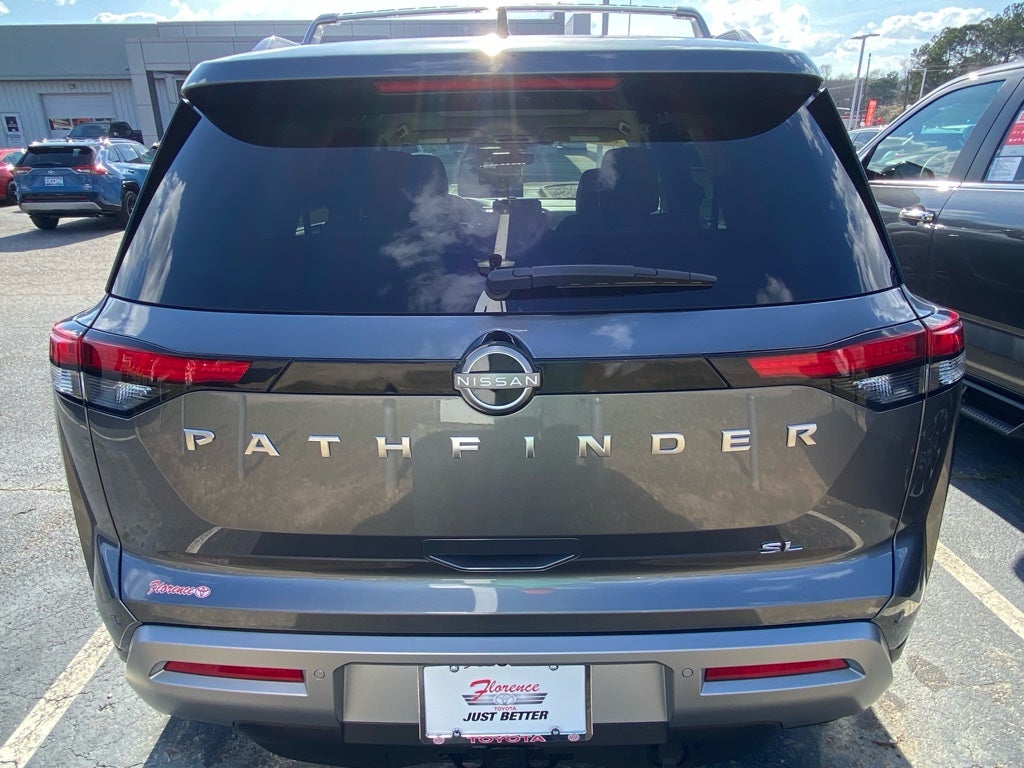 2025 Nissan Pathfinder SL