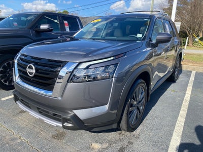 2025 Nissan Pathfinder SL