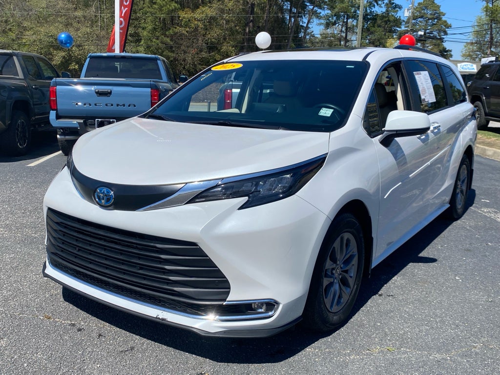 2024 Toyota Sienna XLE
