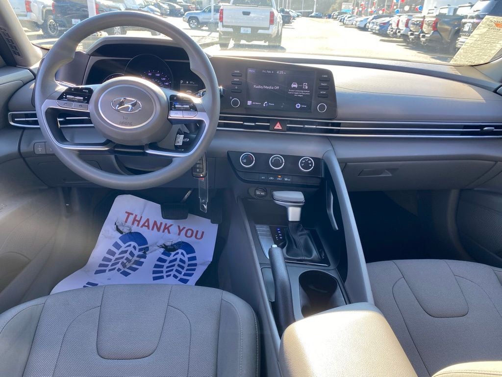 2023 Hyundai Elantra SE