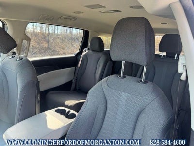 2023 Kia Carnival LX