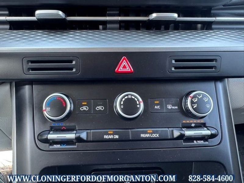 2023 Kia Carnival LX