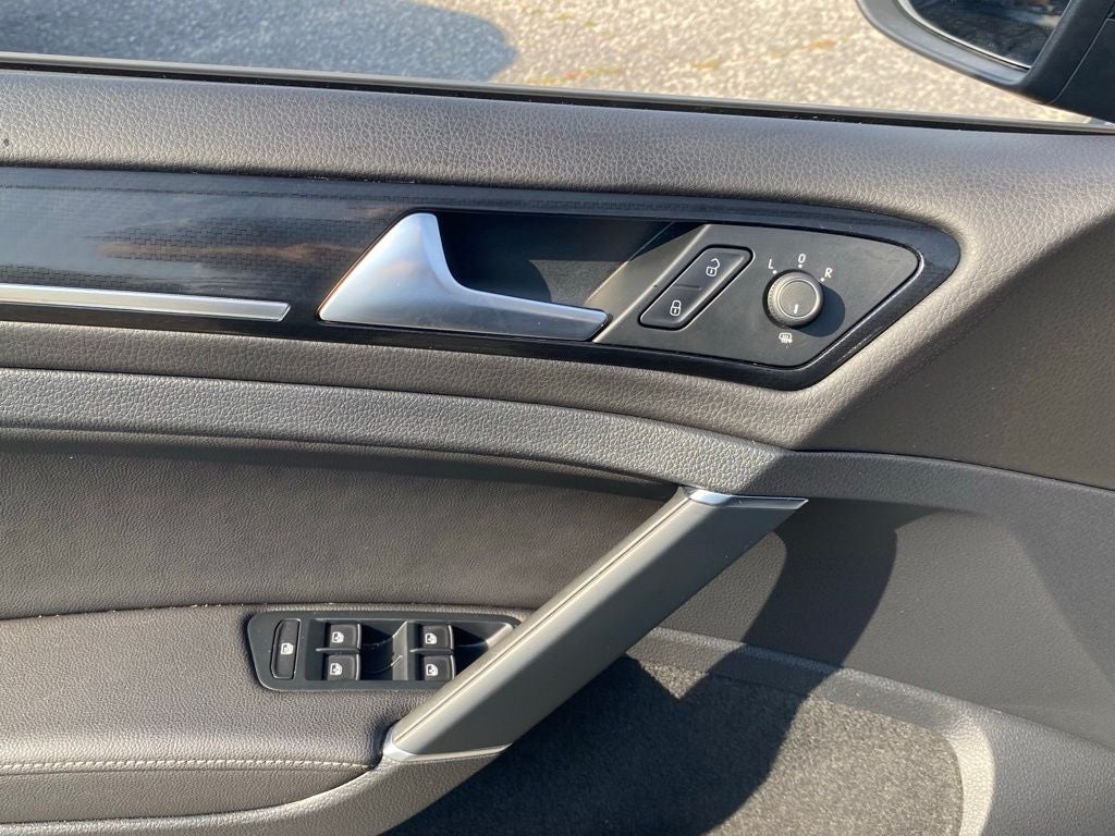 2019 Volkswagen Golf R DCC & Navigation 4Motion
