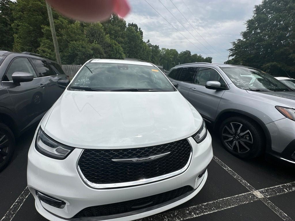 2025 Chrysler Pacifica Select