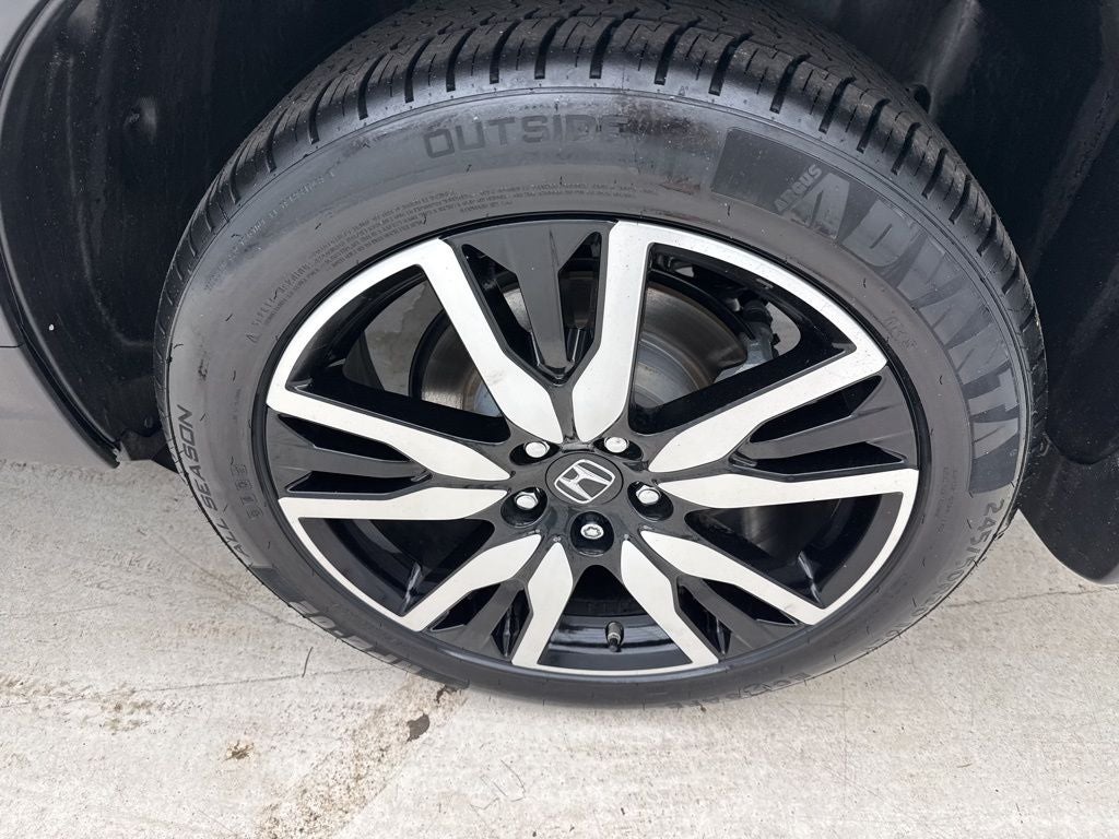 2022 Honda Pilot Touring 8-Passenger