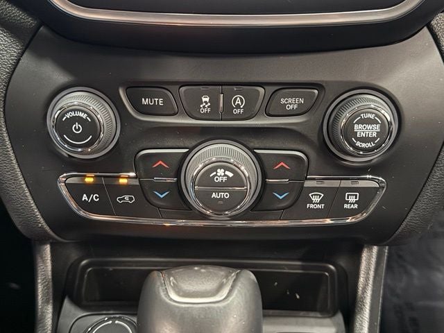 2022 Jeep Cherokee Latitude Lux