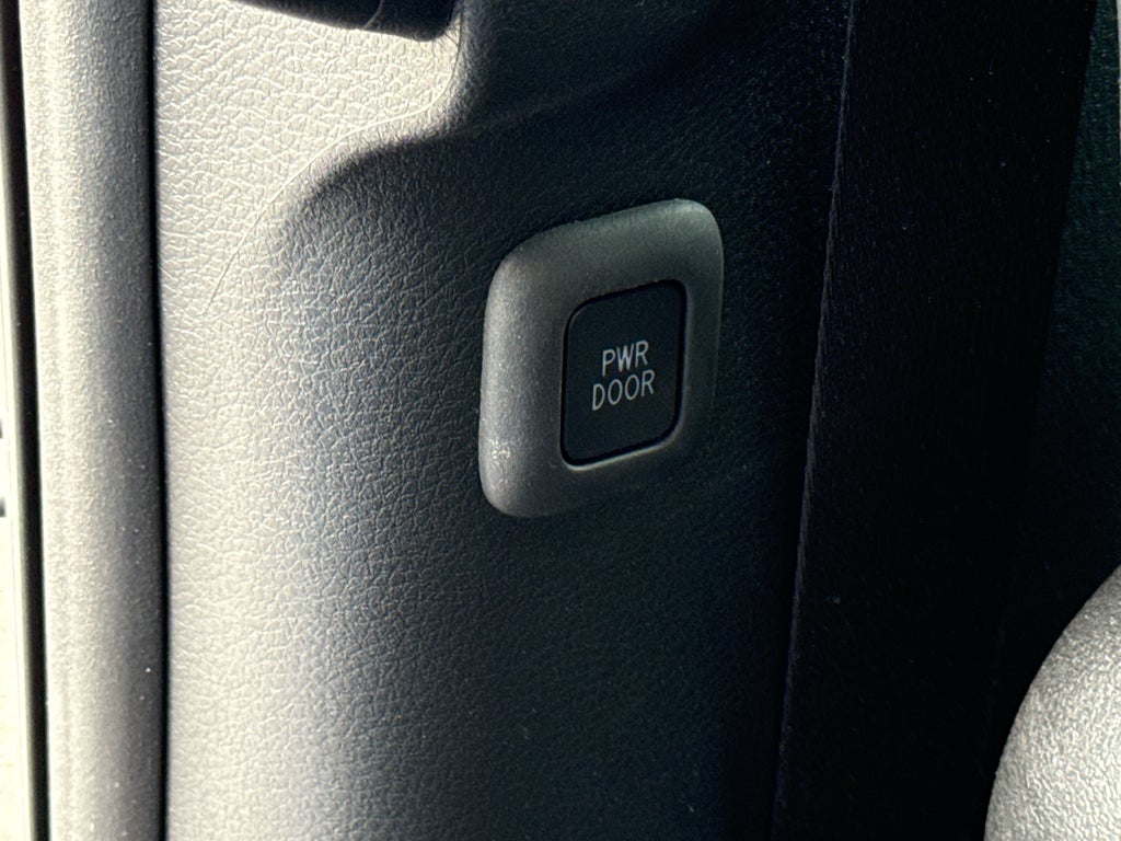 2025 Toyota Sienna Platinum