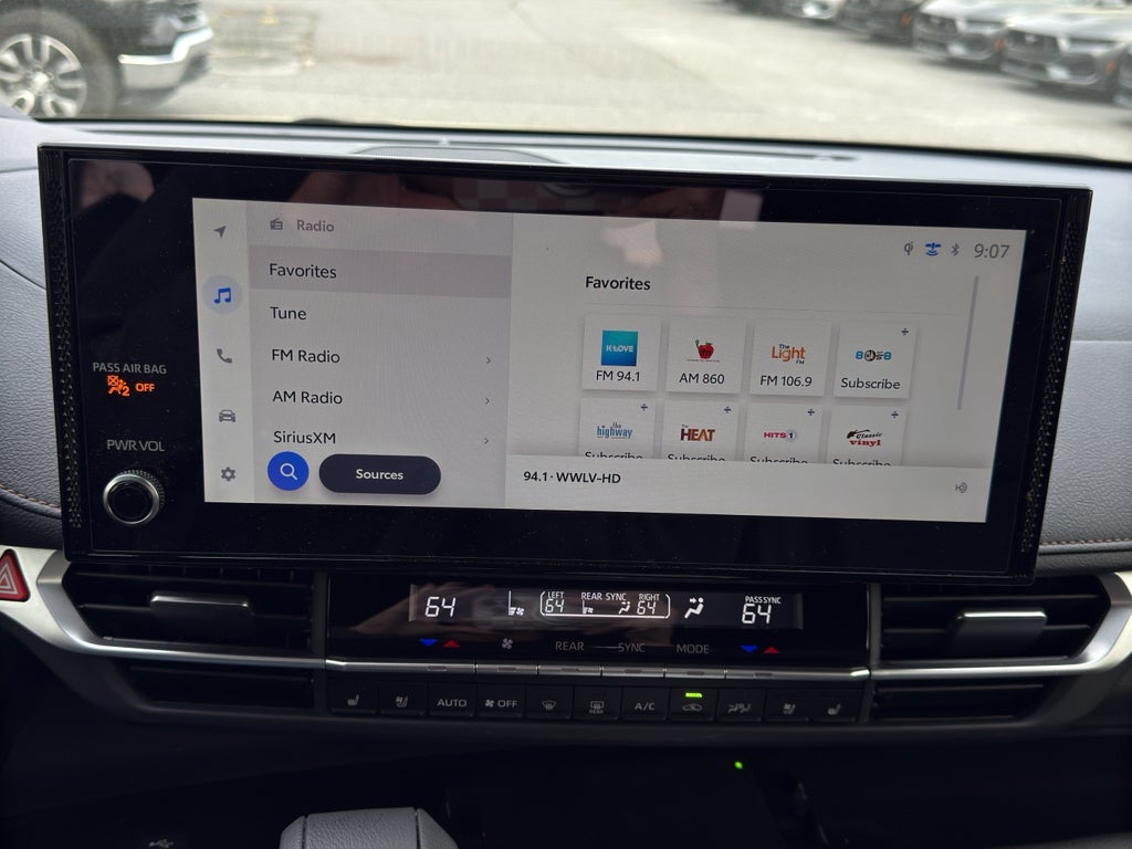 2025 Toyota Sienna Platinum