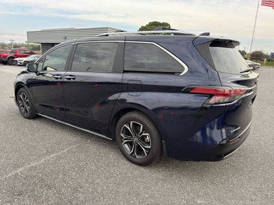 2025 Toyota Sienna Platinum