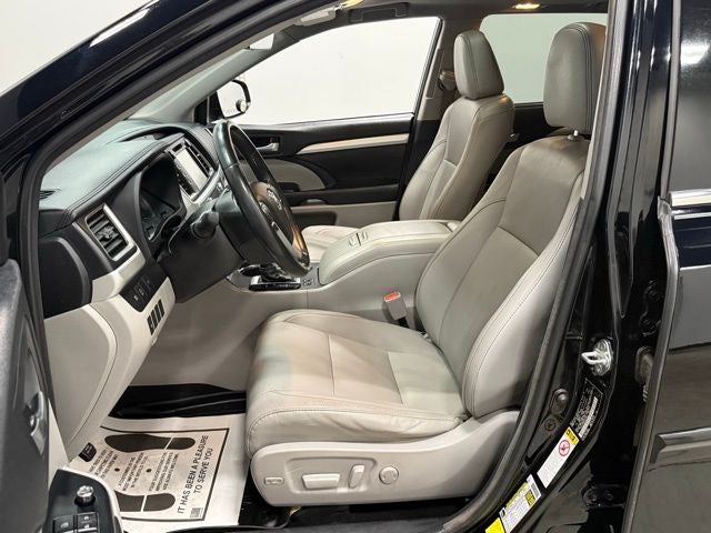 2017 Toyota Highlander SE