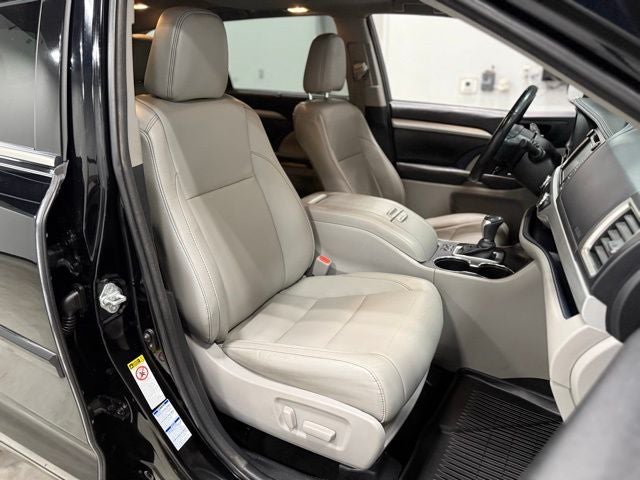 2017 Toyota Highlander SE