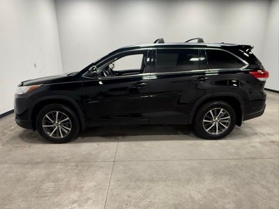 2017 Toyota Highlander SE