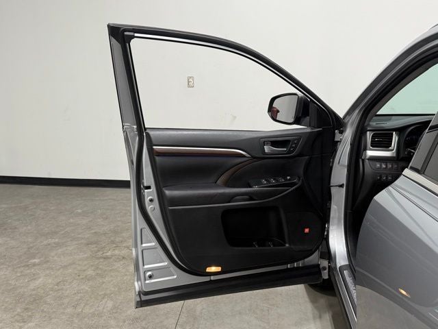 2016 Toyota Highlander Limited Platinum V6