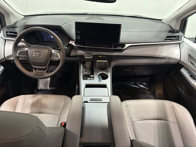 2025 Toyota Sienna XLE 8 Passenger