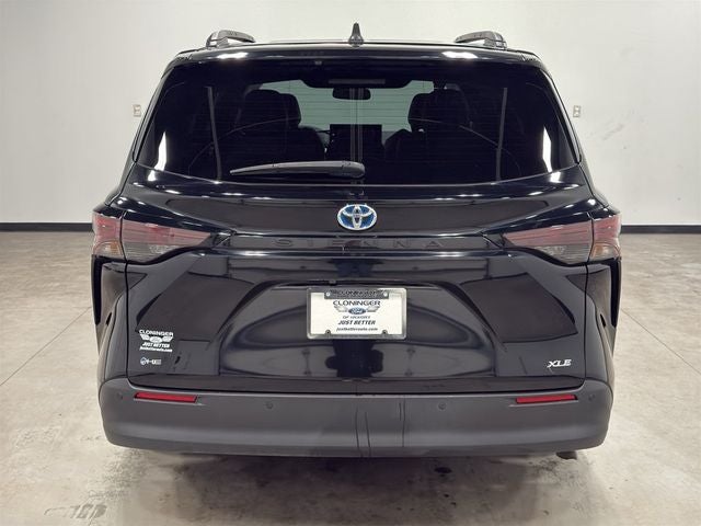 2025 Toyota Sienna XLE 8 Passenger