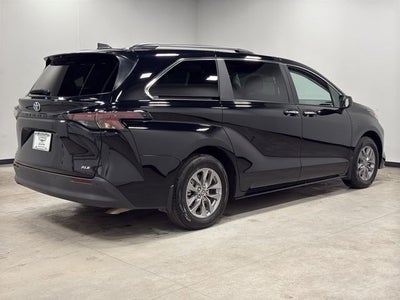 2025 Toyota Sienna XLE 8 Passenger