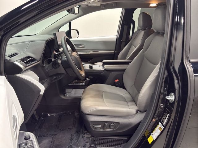 2025 Toyota Sienna XLE 8 Passenger