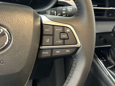 2025 Toyota Sienna XLE 8 Passenger