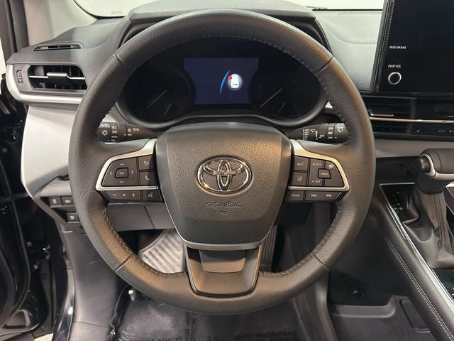 2025 Toyota Sienna XLE 8 Passenger