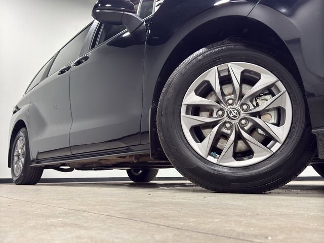 2025 Toyota Sienna XLE 8 Passenger