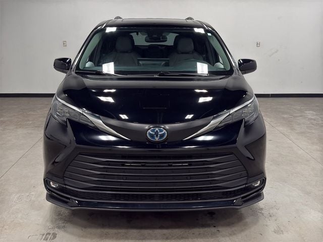 2025 Toyota Sienna XLE 8 Passenger