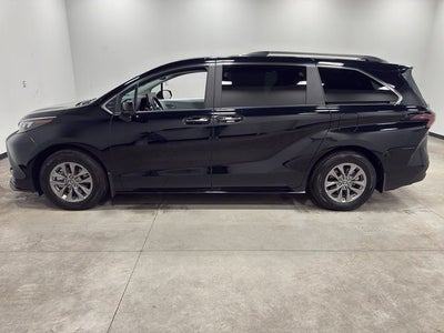 2025 Toyota Sienna XLE 8 Passenger