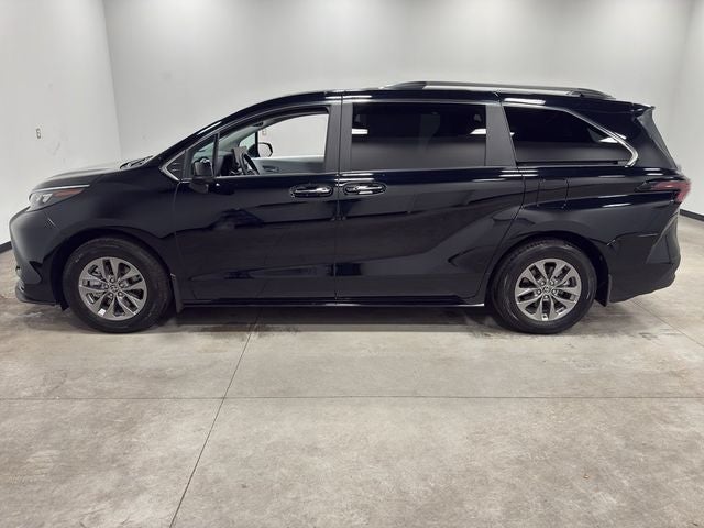 2025 Toyota Sienna XLE 8 Passenger