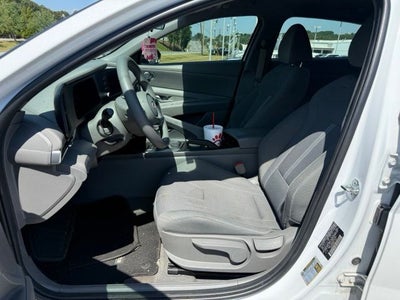 2024 Hyundai Elantra SE