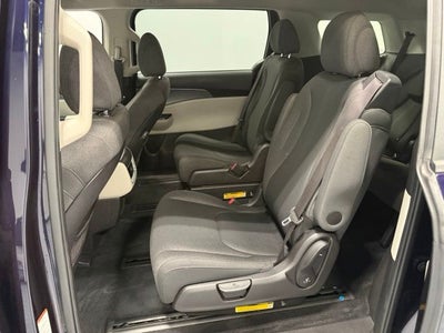 2023 Kia Carnival LX