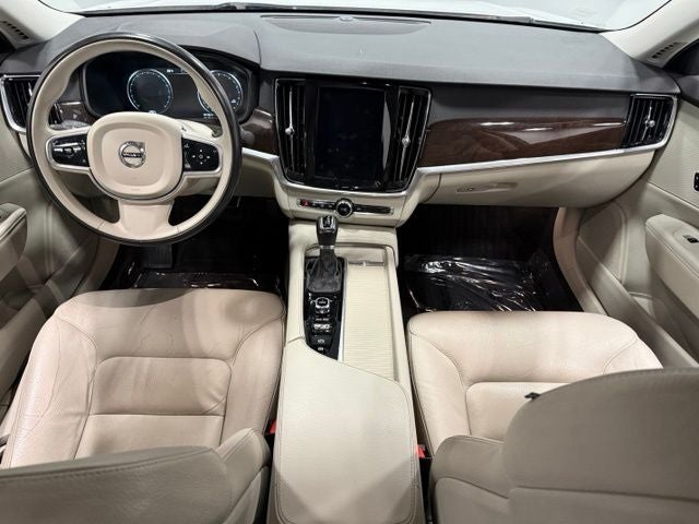 2017 Volvo S90 T6 Momentum