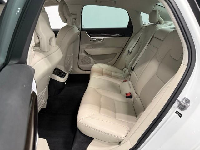 2017 Volvo S90 T6 Momentum