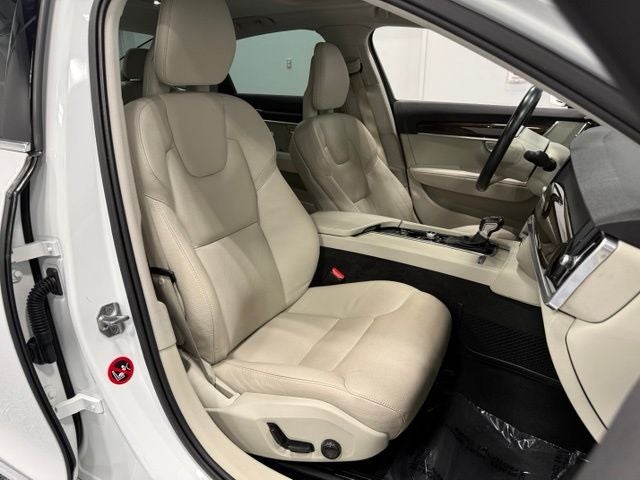 2017 Volvo S90 T6 Momentum