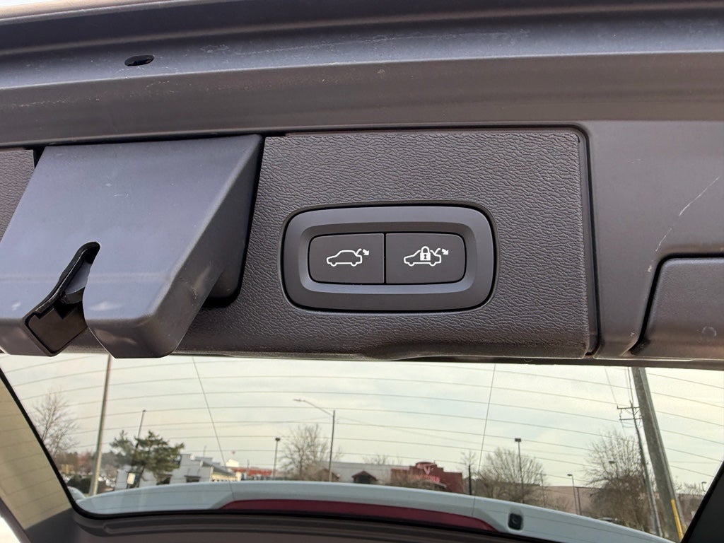 2022 Volvo XC60 Momentum