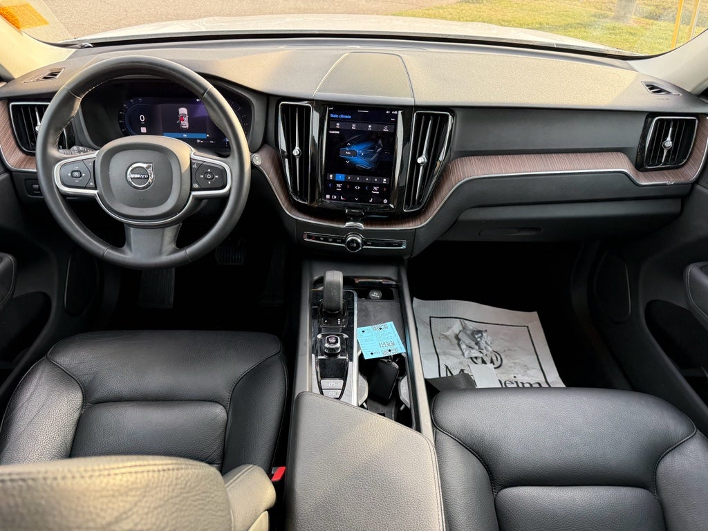 2022 Volvo XC60 Momentum