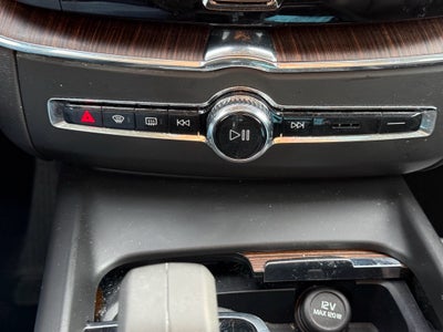 2022 Volvo XC60 Momentum