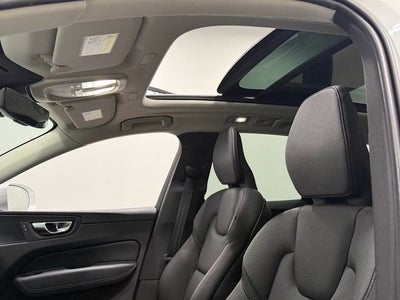 2022 Volvo XC60 B5 Momentum