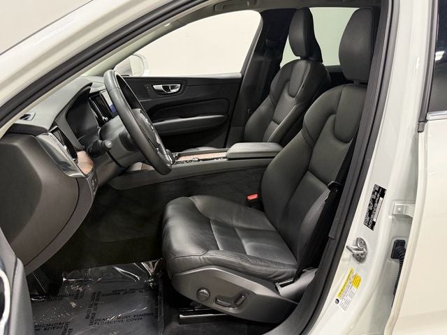 2022 Volvo XC60 B5 Momentum