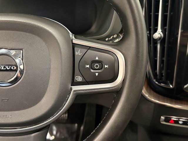 2022 Volvo XC60 B5 Momentum