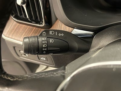 2022 Volvo XC60 B5 Momentum