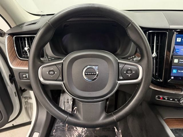 2022 Volvo XC60 B5 Momentum