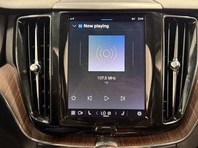 2022 Volvo XC60 B5 Momentum