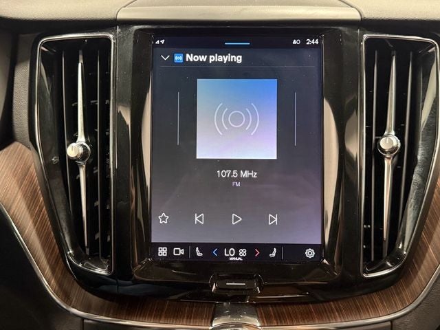 2022 Volvo XC60 B5 Momentum