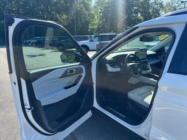 2025 Ford Explorer Platinum