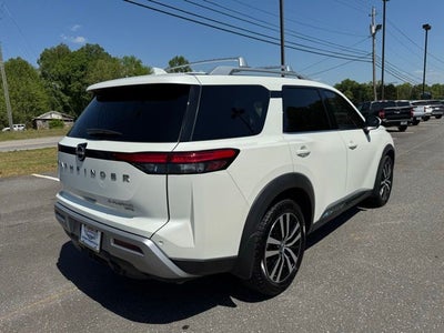 2023 Nissan Pathfinder Platinum
