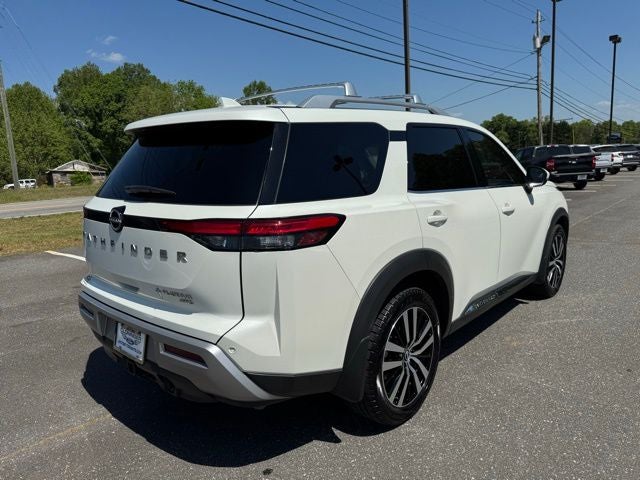 2023 Nissan Pathfinder Platinum
