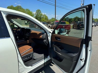2023 Nissan Pathfinder Platinum