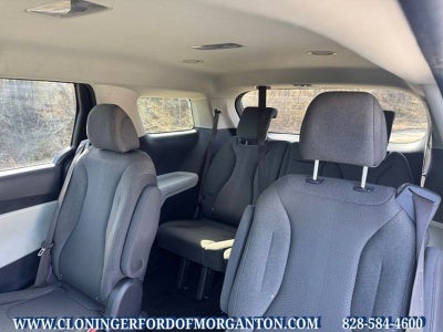 2023 Kia Carnival LX